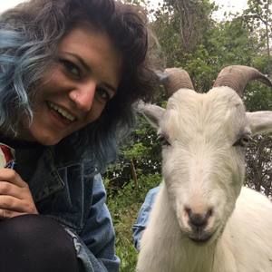 Meet your Posher, Caroline